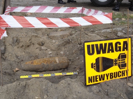  ZASADY BEZPIECZEŃSTWA ZWIĄZANE Z NIEWYBUCHAMI ORAZ UDZIELANIE PIERWSZEJ POMOCY ...